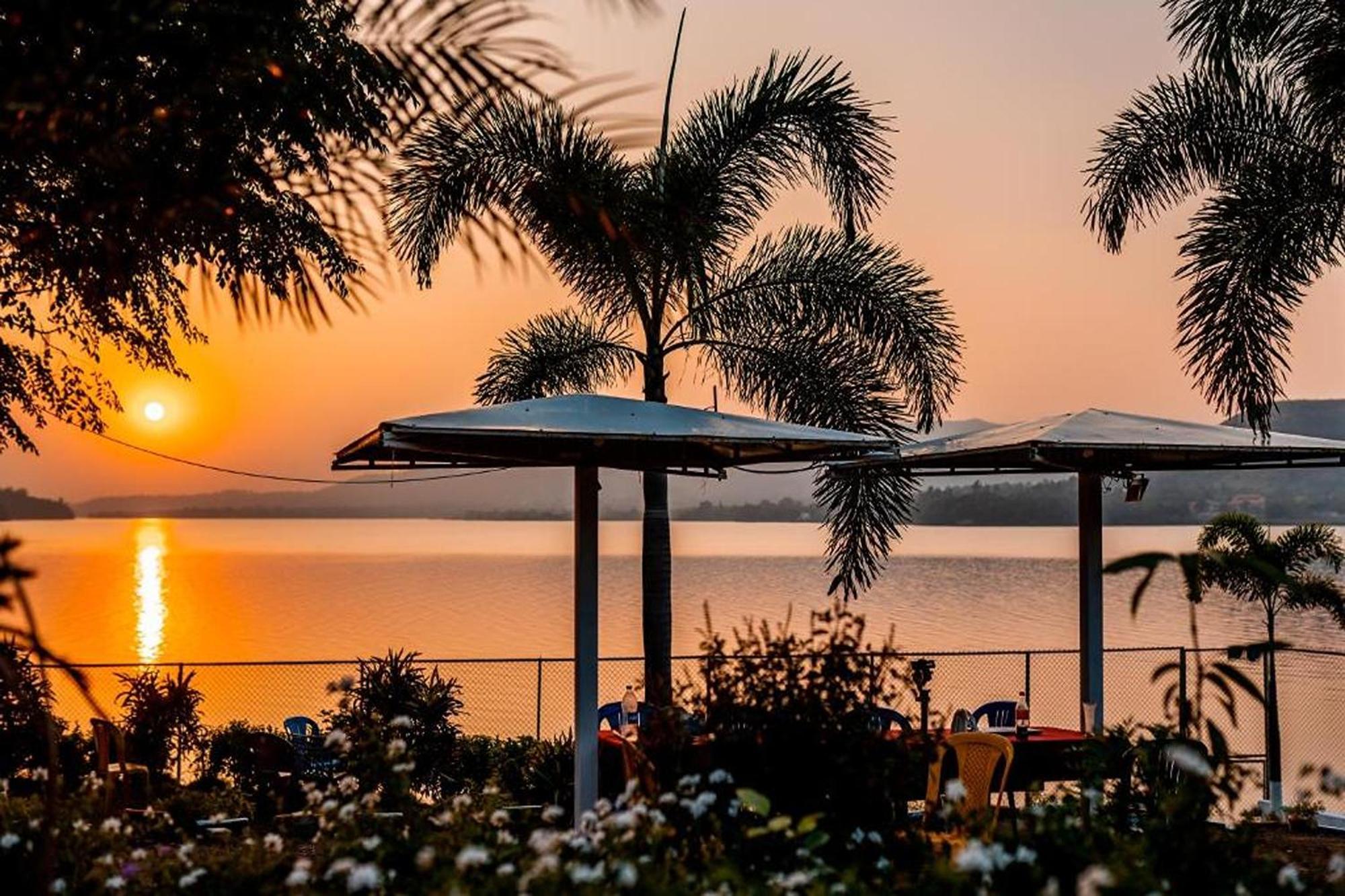 Sunshine Resort Pune Exterior foto